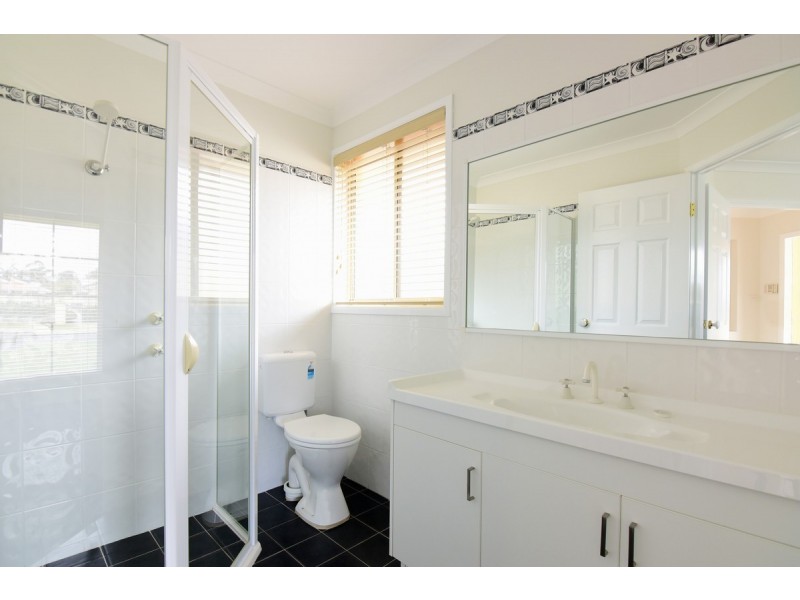 10 BURRADOO CRESCENT, Nowra NSW 2541