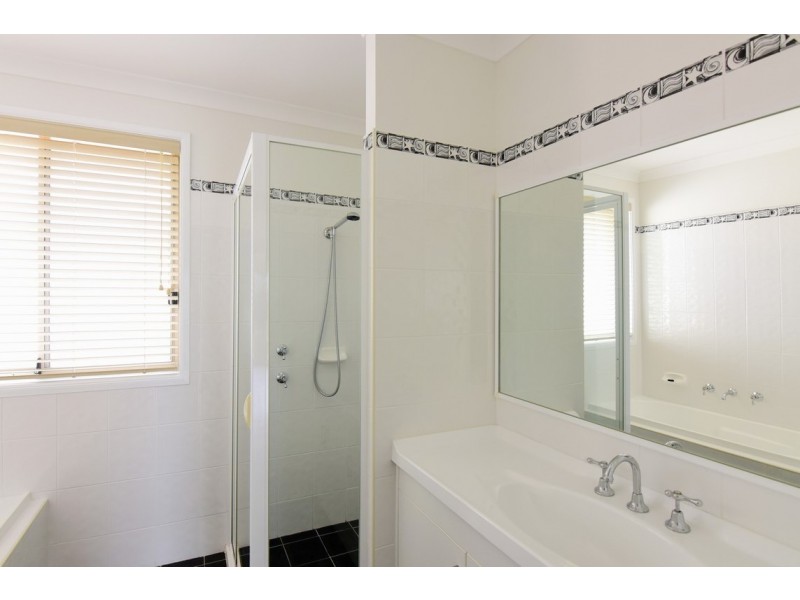 10 BURRADOO CRESCENT, Nowra NSW 2541