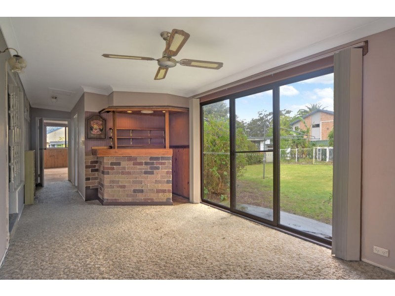 106 West Birriley Street, Bomaderry NSW 2541