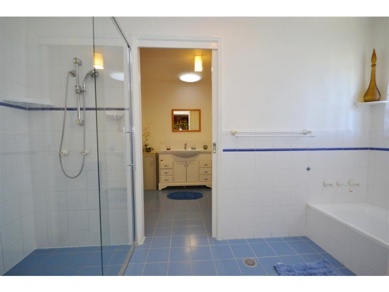 7 St James Crescent, Worrigee NSW 2540