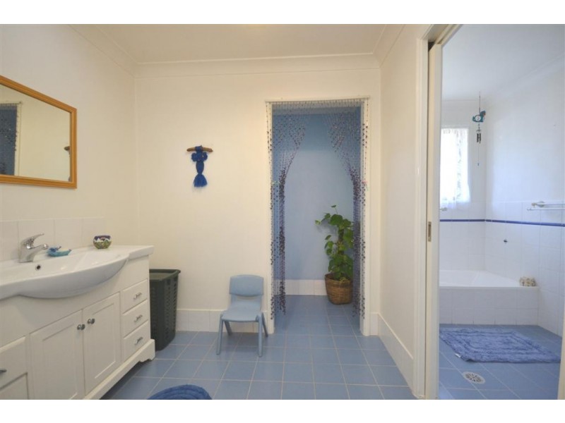 7 St James Crescent, Worrigee NSW 2540