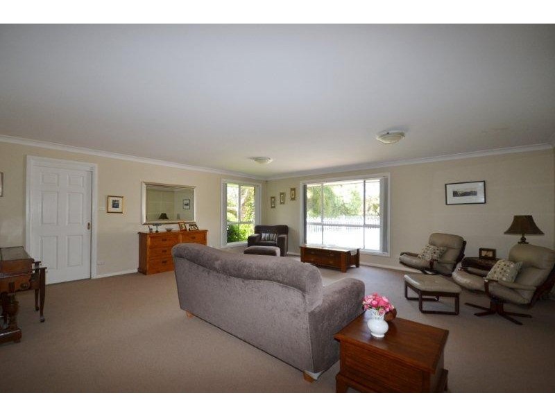 6 Torbin Place, Tomerong NSW 2540