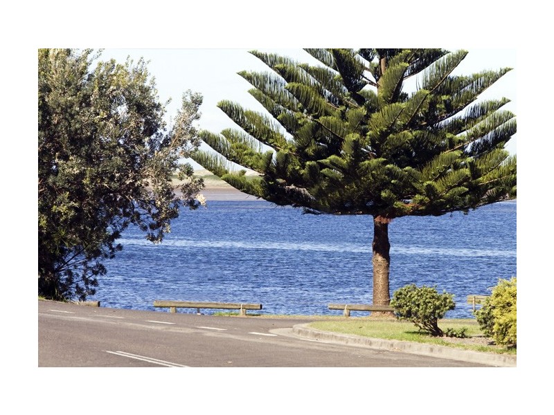 61 Hay Avenue, Shoalhaven Heads NSW 2535
