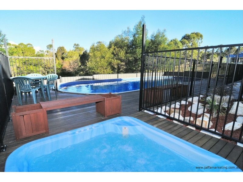 33 Glenoak Way, Nowra Hill NSW 2540