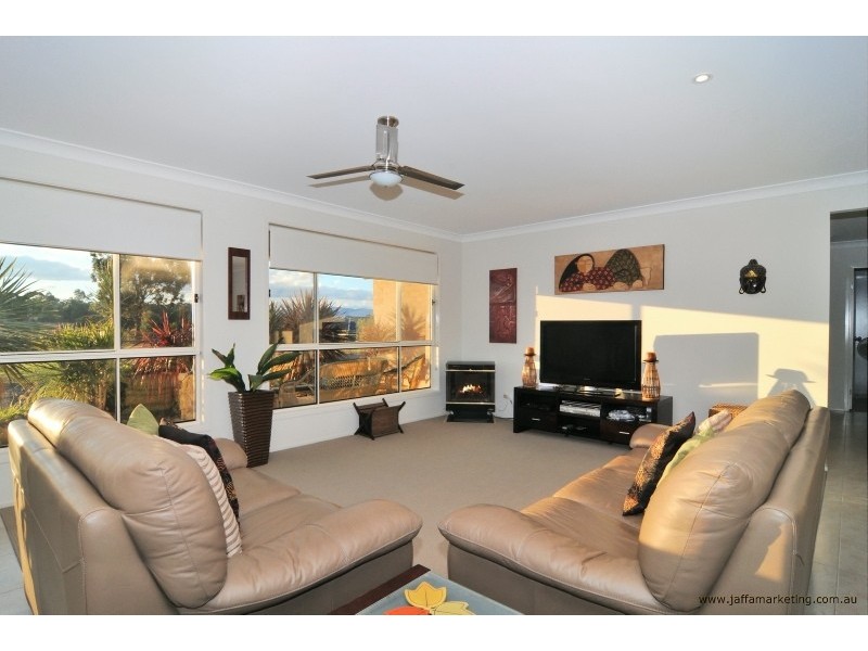 33 Glenoak Way, Nowra Hill NSW 2540