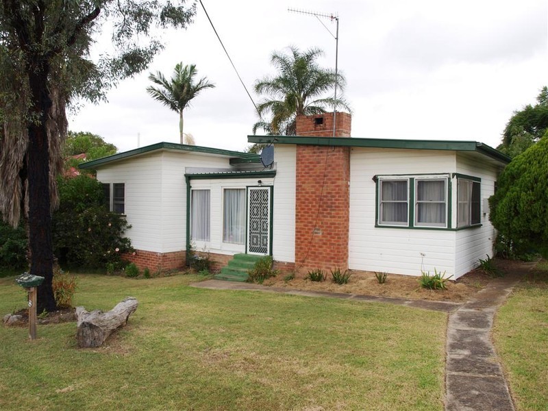 8 Gould Avenue, Nowra NSW 2541