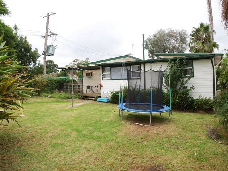 8 Gould Avenue, Nowra NSW 2541