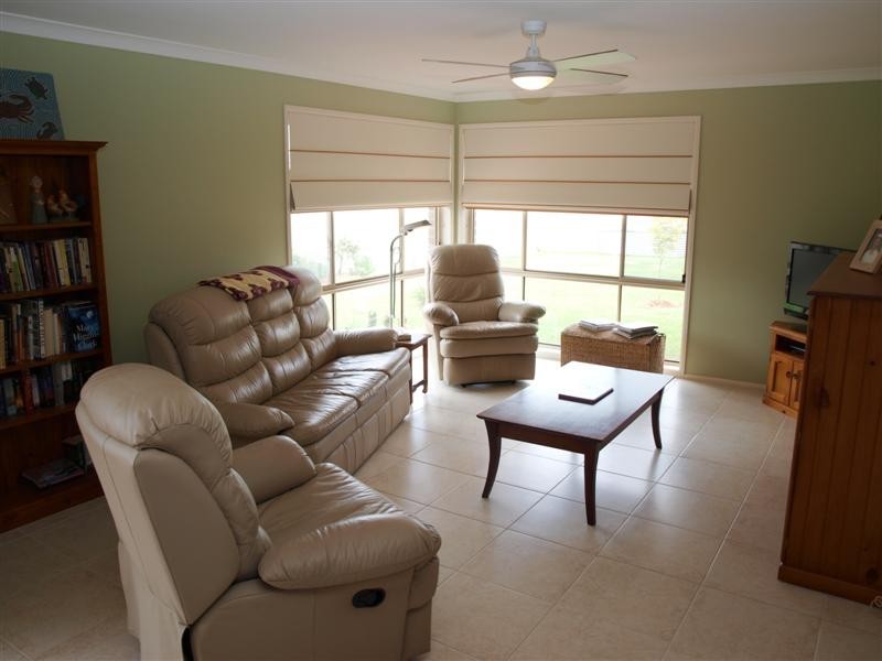 1 Lacebark Grove, Worrigee NSW 2540