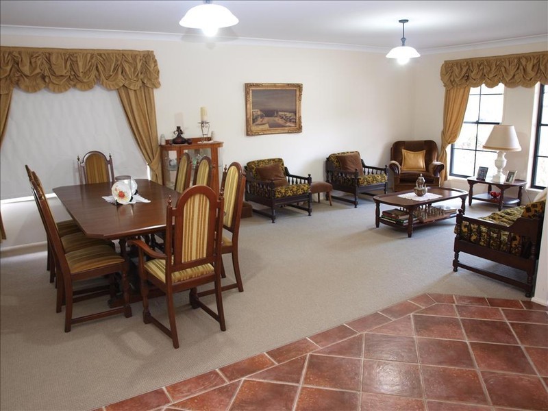 99  Jasmine Drive, Bomaderry NSW 2541