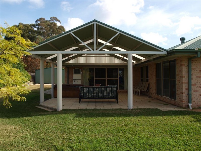 9 Cavanagh Lane, West Nowra NSW 2541