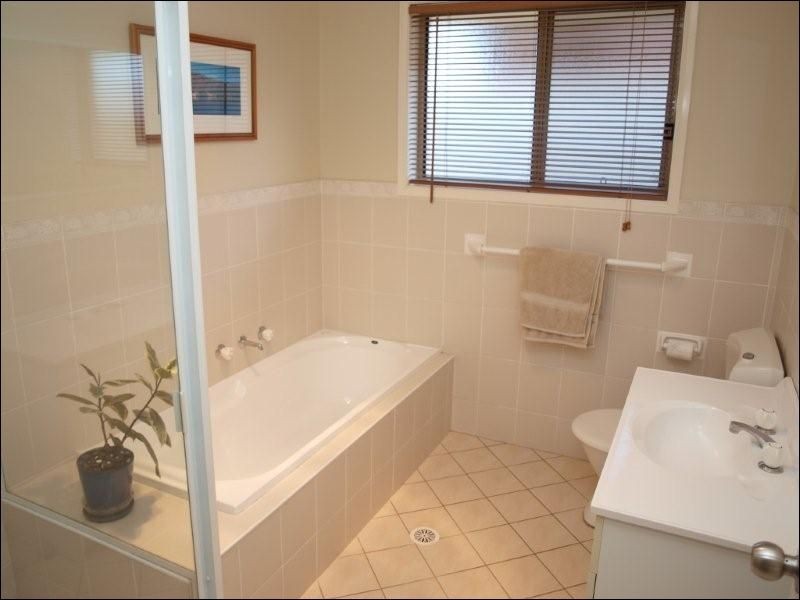 22 Guinea Flower Crescent, Worrigee NSW 2540