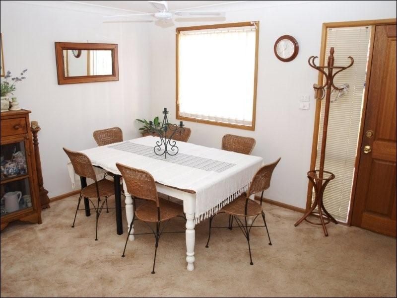 2/4 Carisbrooke Close, Bomaderry NSW 2541