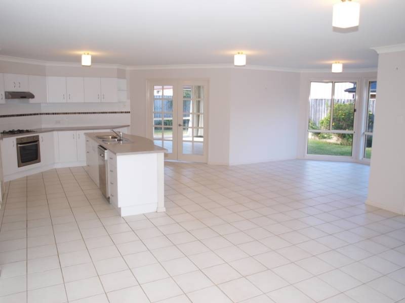 11 Whitewood Street, Worrigee NSW 2540
