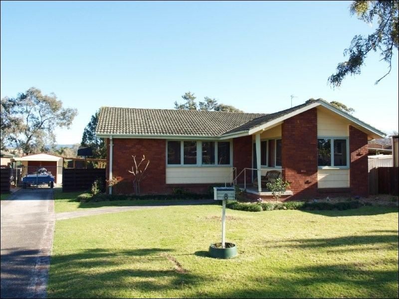8 Wondalga Crescent, Nowra NSW 2541