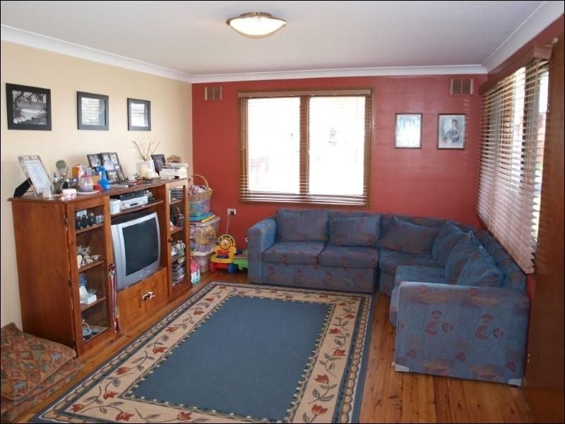 8 Wondalga Crescent, Nowra NSW 2541
