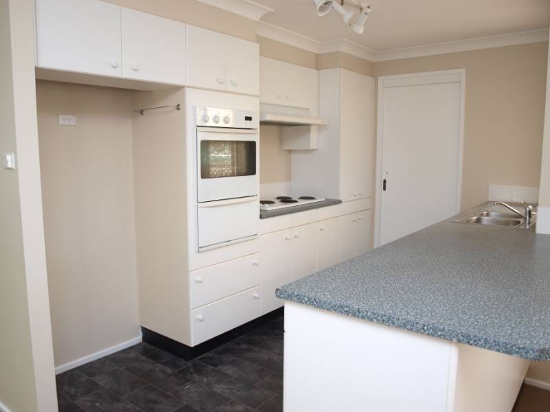 53 Illawarra Circuit, Worrigee NSW 2540