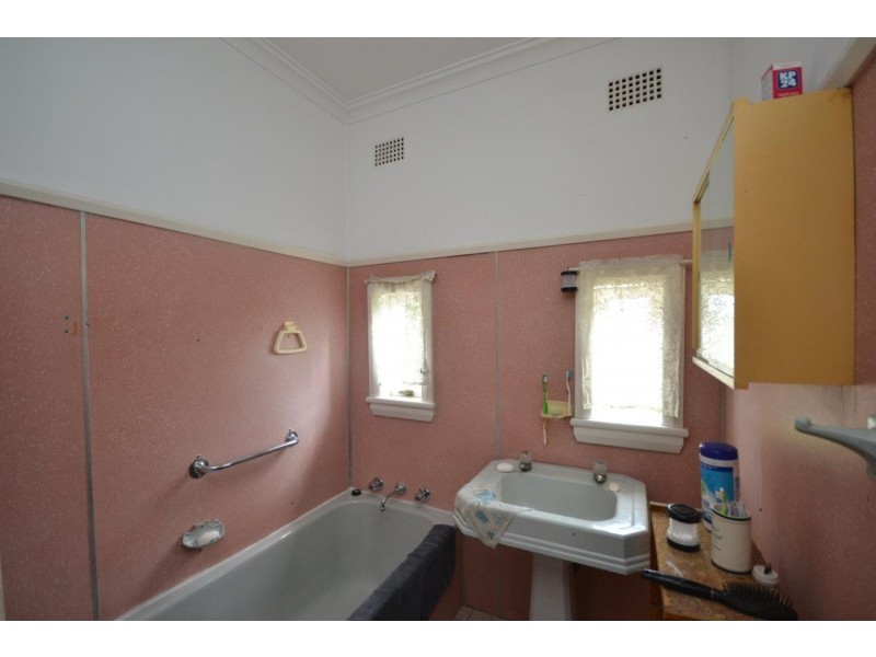 49 Moss Street, Nowra NSW 2541