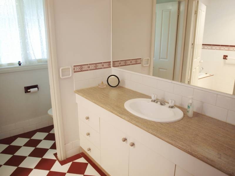 24 Isa Road, Worrigee NSW 2540