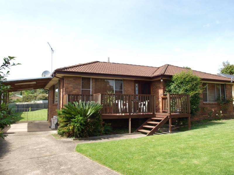 9 Peak Ave, North Nowra NSW 2541