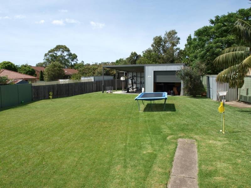 9 Peak Ave, North Nowra NSW 2541