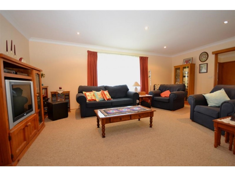 19 South Street, Greenwell Point NSW 2540