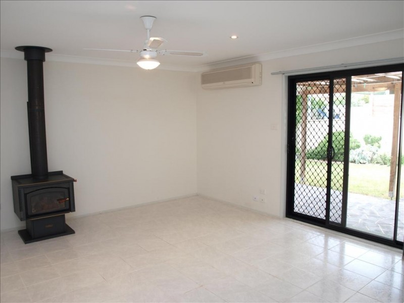 19 Lydon Crescent, West Nowra NSW 2541