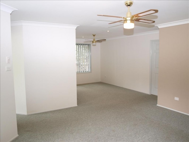 19 Lydon Crescent, West Nowra NSW 2541