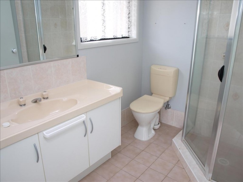 19 Lydon Crescent, West Nowra NSW 2541