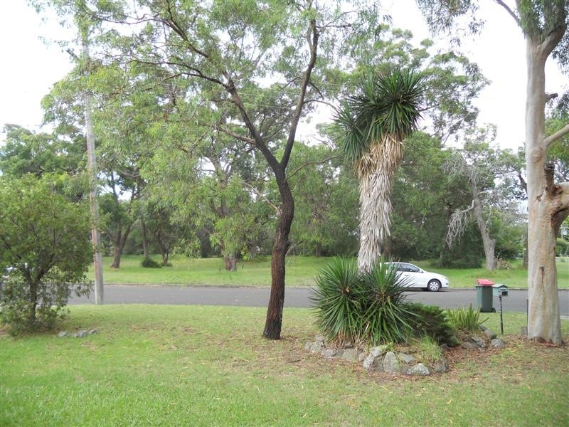 52 Oval Drive, Shoalhaven Heads NSW 2535