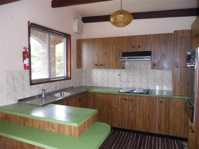 24 Oval Drive, Shoalhaven Heads NSW 2535