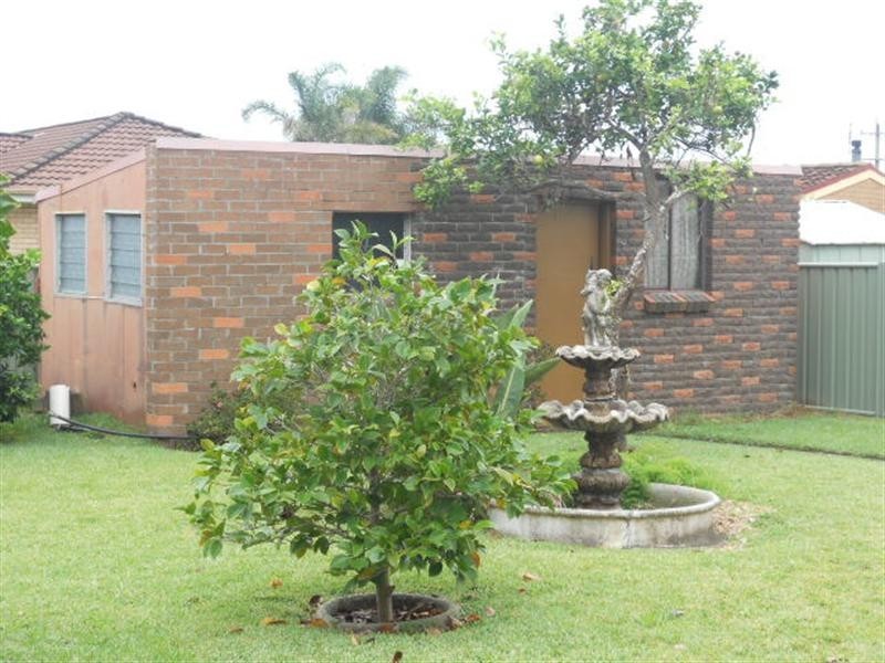 24 Oval Drive, Shoalhaven Heads NSW 2535