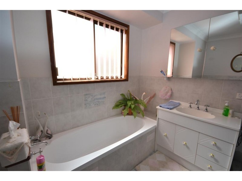 1056A Princes Highway, Falls Creek NSW 2540