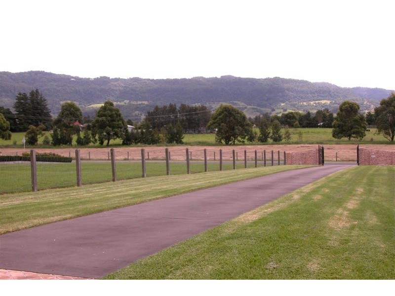 10 Appleberry Close, Bomaderry NSW 2541