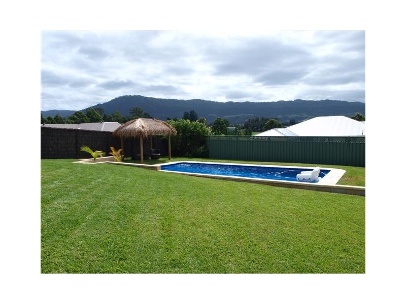 10 Appleberry Close, Bomaderry NSW 2541