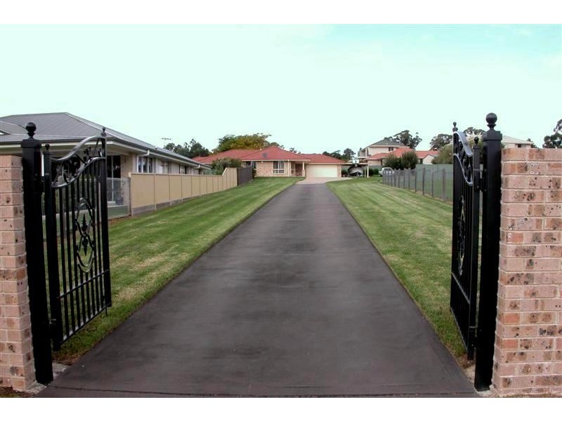 10 Appleberry Close, Bomaderry NSW 2541