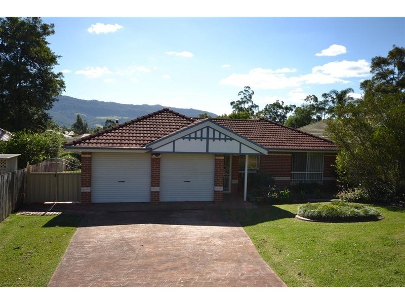 10 Hamilton Place, Bomaderry NSW 2541