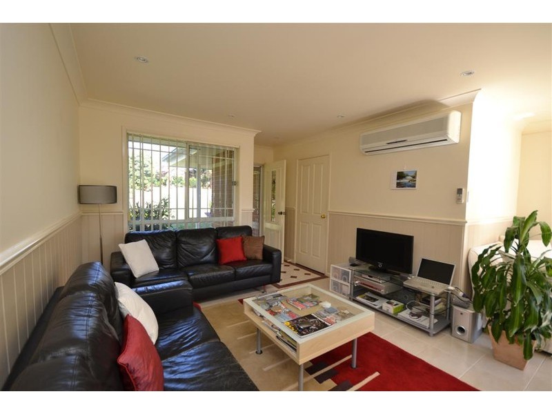 10 Hamilton Place, Bomaderry NSW 2541
