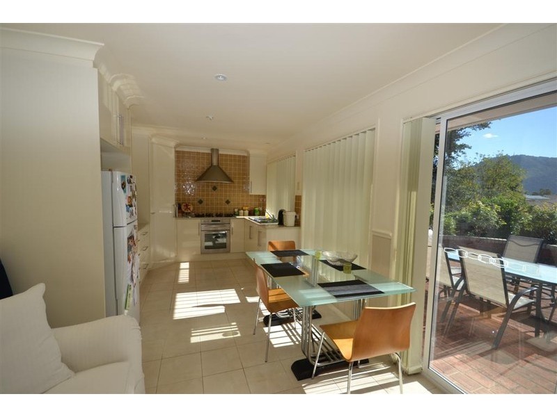 10 Hamilton Place, Bomaderry NSW 2541