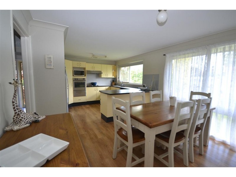 9 Yeovil Drive, Bomaderry NSW 2541