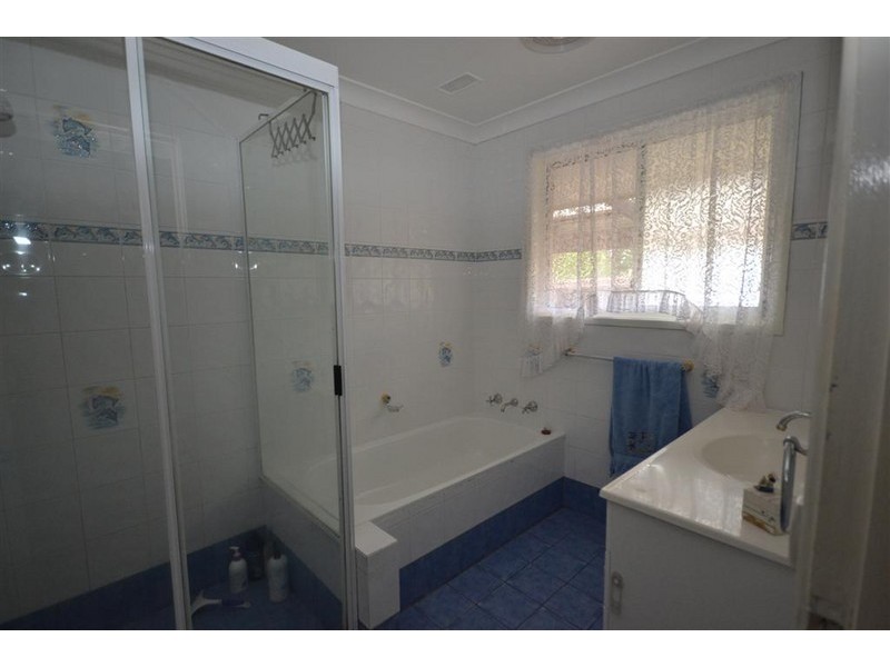 9 Yeovil Drive, Bomaderry NSW 2541