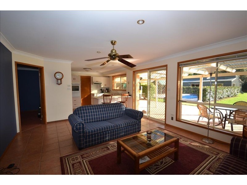 5 Peachey Close, Bomaderry NSW 2541