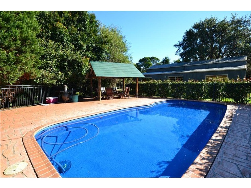 5 Peachey Close, Bomaderry NSW 2541