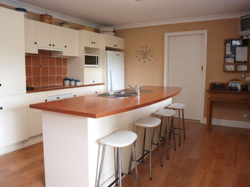 4 Glen View, North Nowra NSW 2541