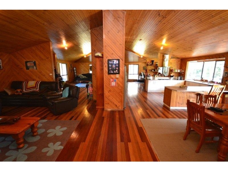 124 Watt Road via Peterson Rd, Falls Creek NSW 2540