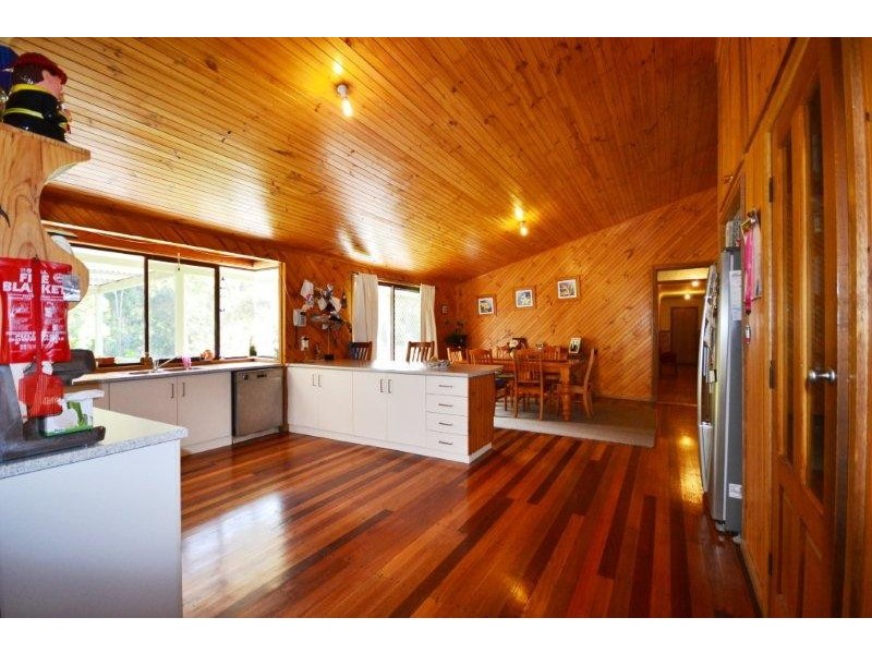 124 Watt Road via Peterson Rd, Falls Creek NSW 2540
