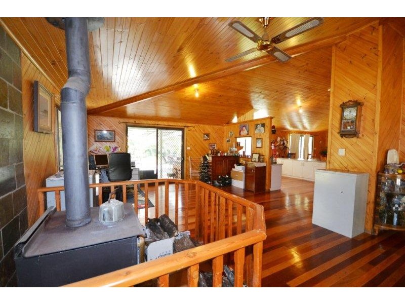 124 Watt Road via Peterson Rd, Falls Creek NSW 2540