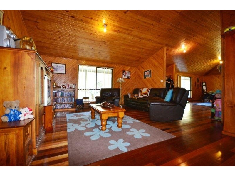 124 Watt Road via Peterson Rd, Falls Creek NSW 2540