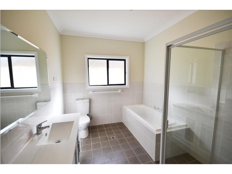 4 Zieria Avenue, North Nowra NSW 2541