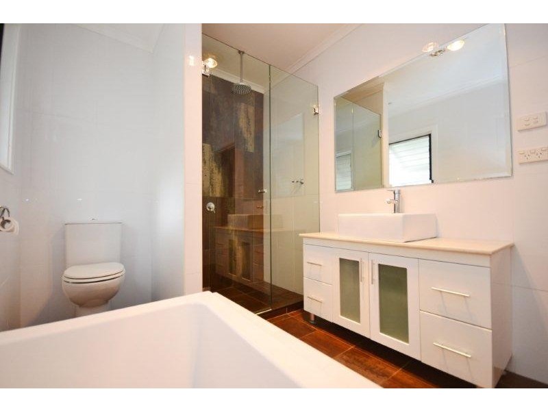 8 Hale Avenue, Nowra NSW 2541