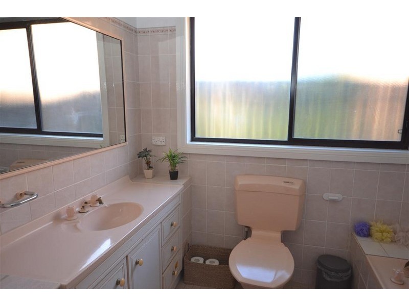 24 Golden Cane Avenue, North Nowra NSW 2541